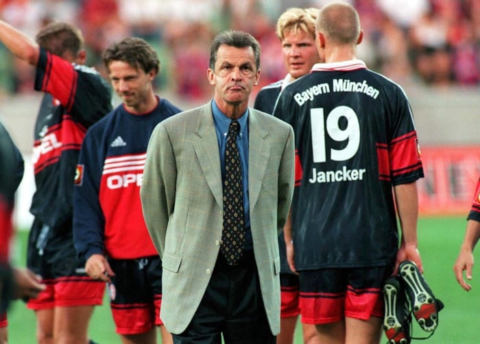 1998-Bayern-Munich-Ottmar-Hitzfeld.jpg